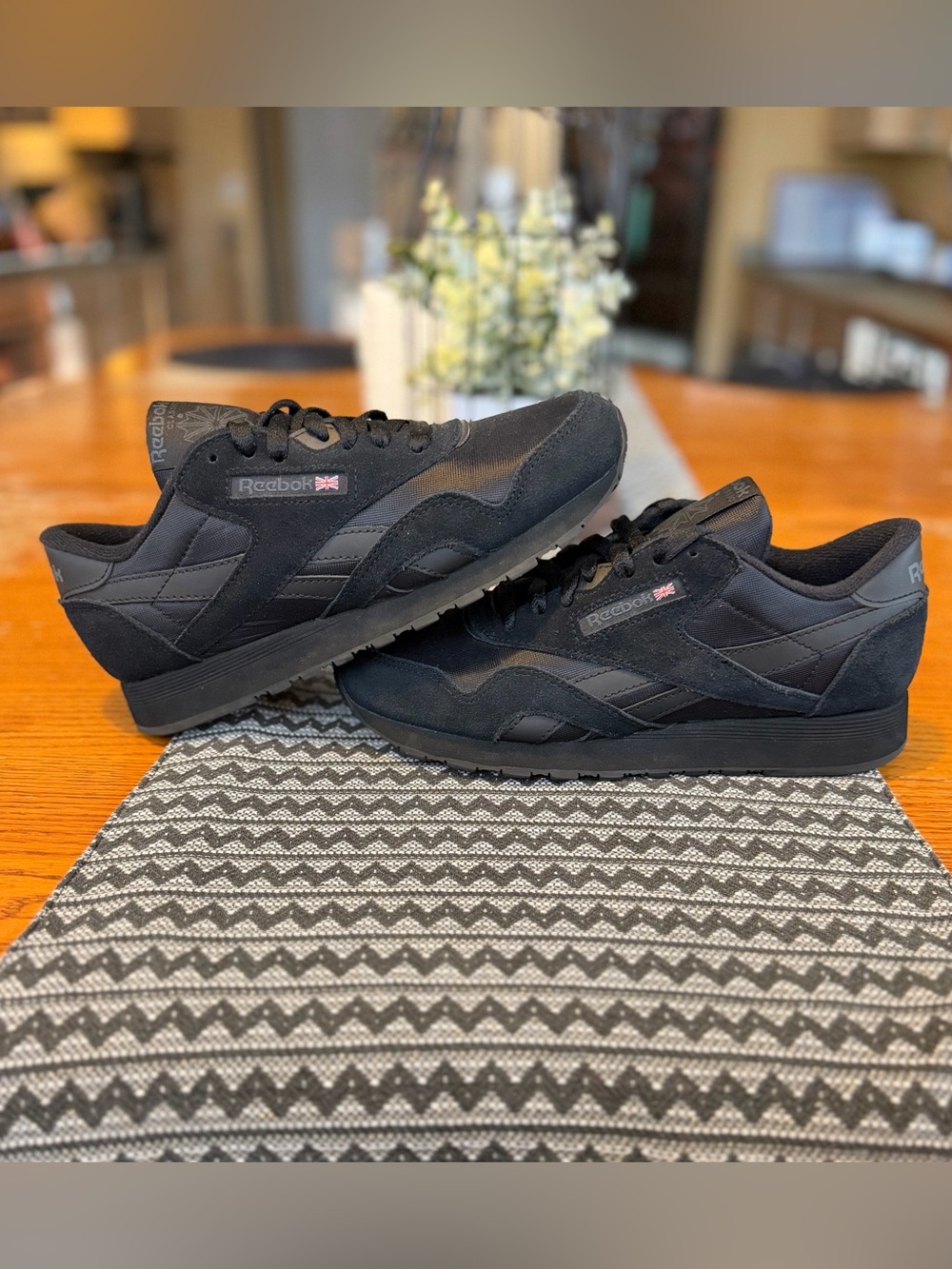 Reebok Men's Black Low-Top Classic Sneakers